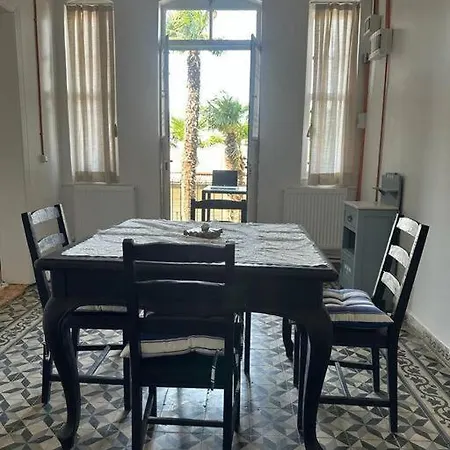 Bueyuekada Al Koesk * Adalar