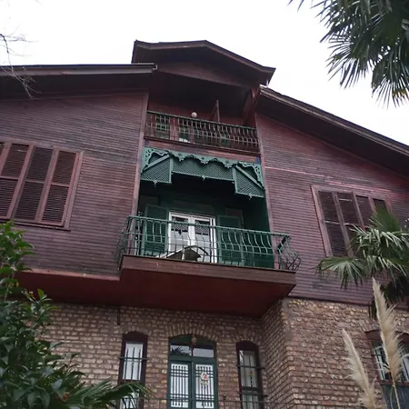 Apartment Bueyuekada Al Koesk *