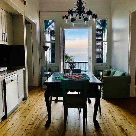 Bueyuekada Al Koesk * Adalar